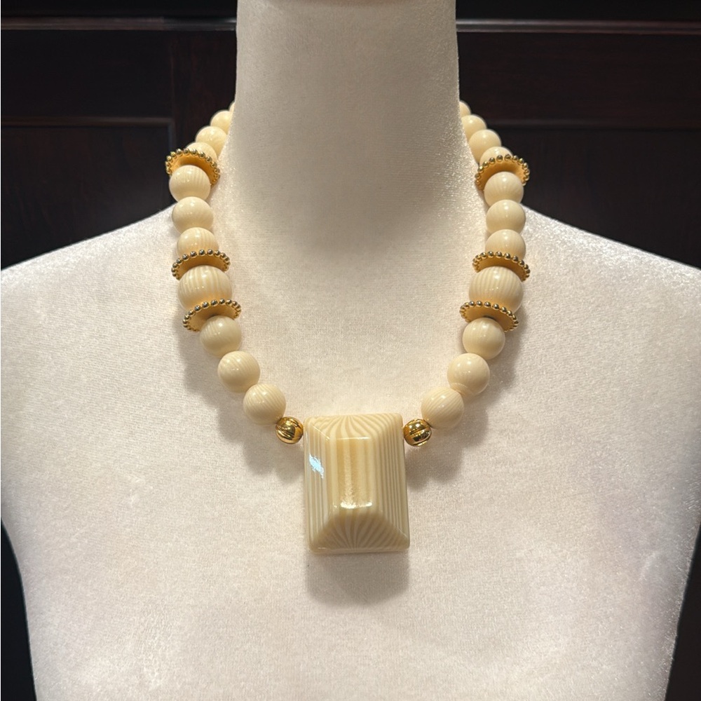 Vintage 80’s Art Deco Cream Beaded Necklace